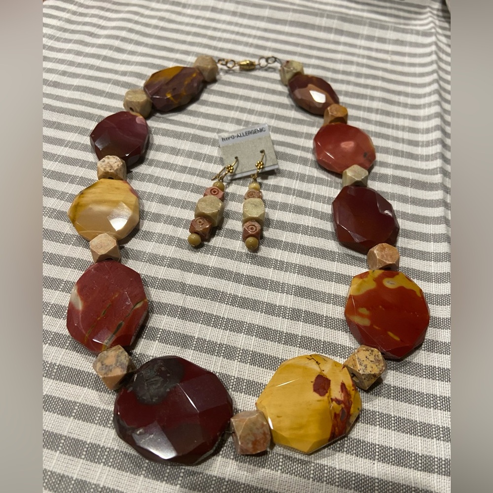 Natural stone necklace with earrings